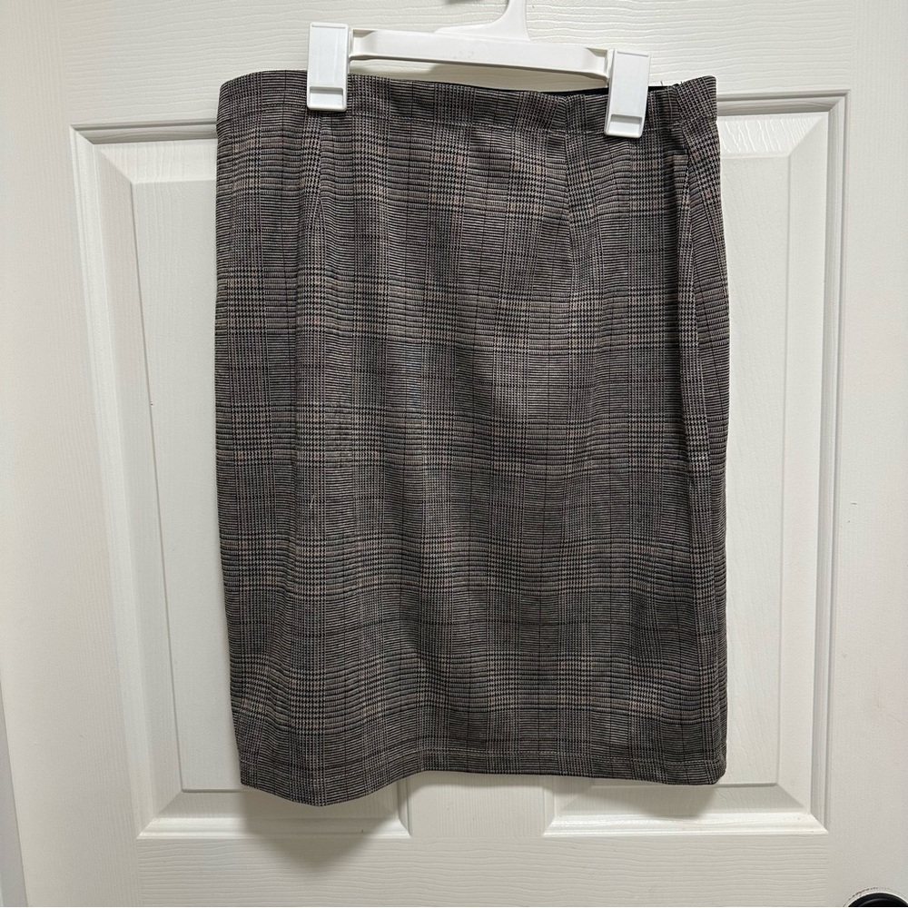 Max Studio Women’s Houndstooth Plaid Pull On Skirt Stretch Size Medium - Picture 2 of 8